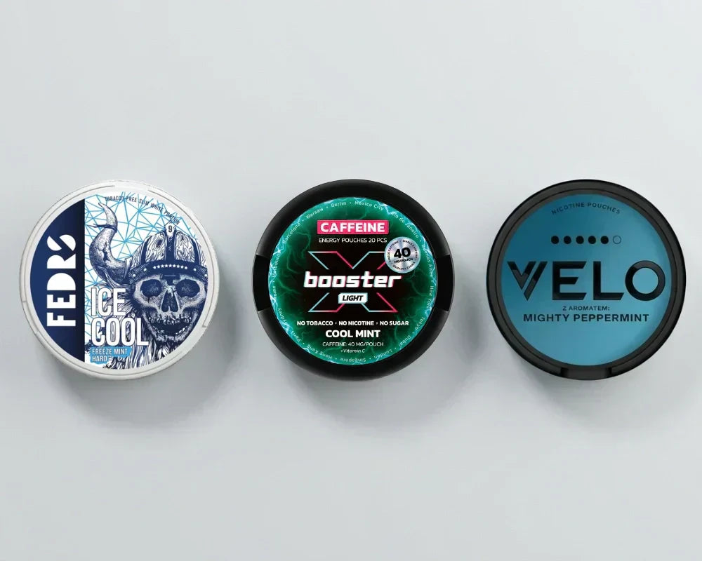 Tre lattine affiancate: FEDRS Ice Cool, una lattina energizzante alla menta cool Caffeine Booster e VELO Mighty Peppermint
